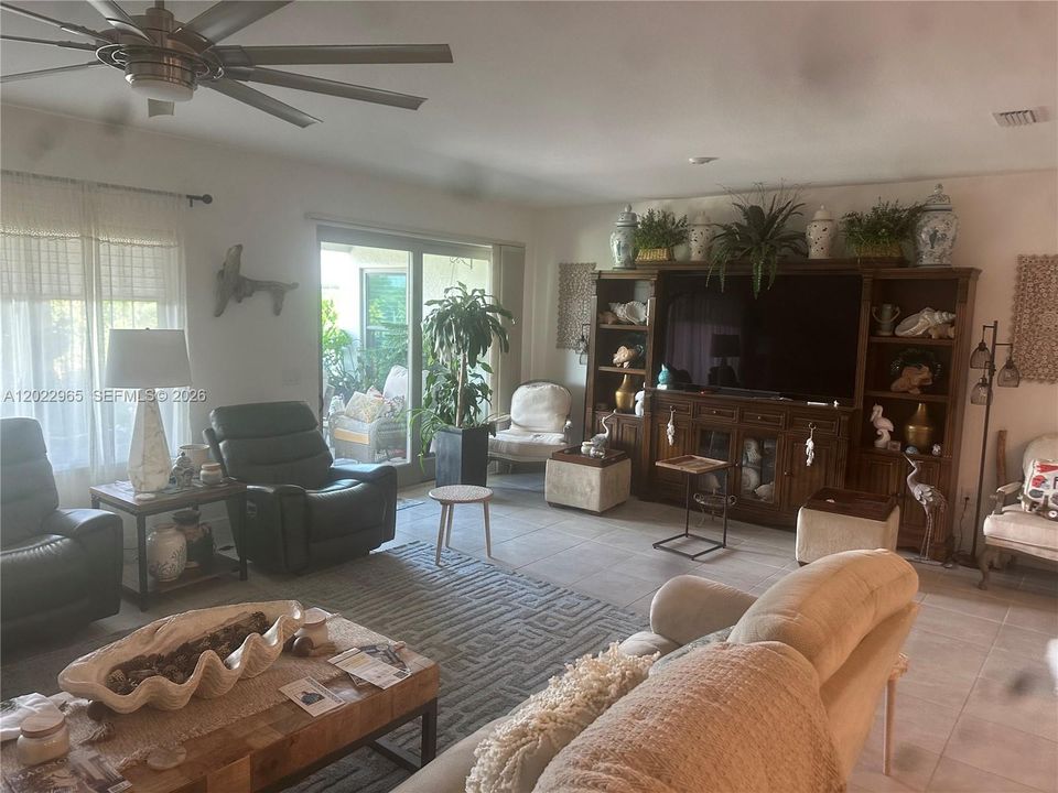 For Sale: $750,000 (4 beds, 3 baths, 3279 Square Feet)