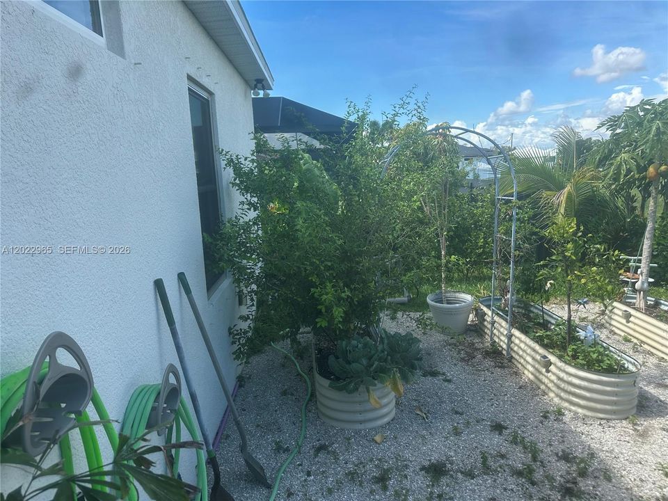 For Sale: $750,000 (4 beds, 3 baths, 3279 Square Feet)