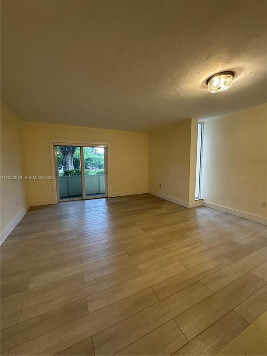 Activo con contrato: $1,900 (1 camas, 1 baños, 725 Pies cuadrados)