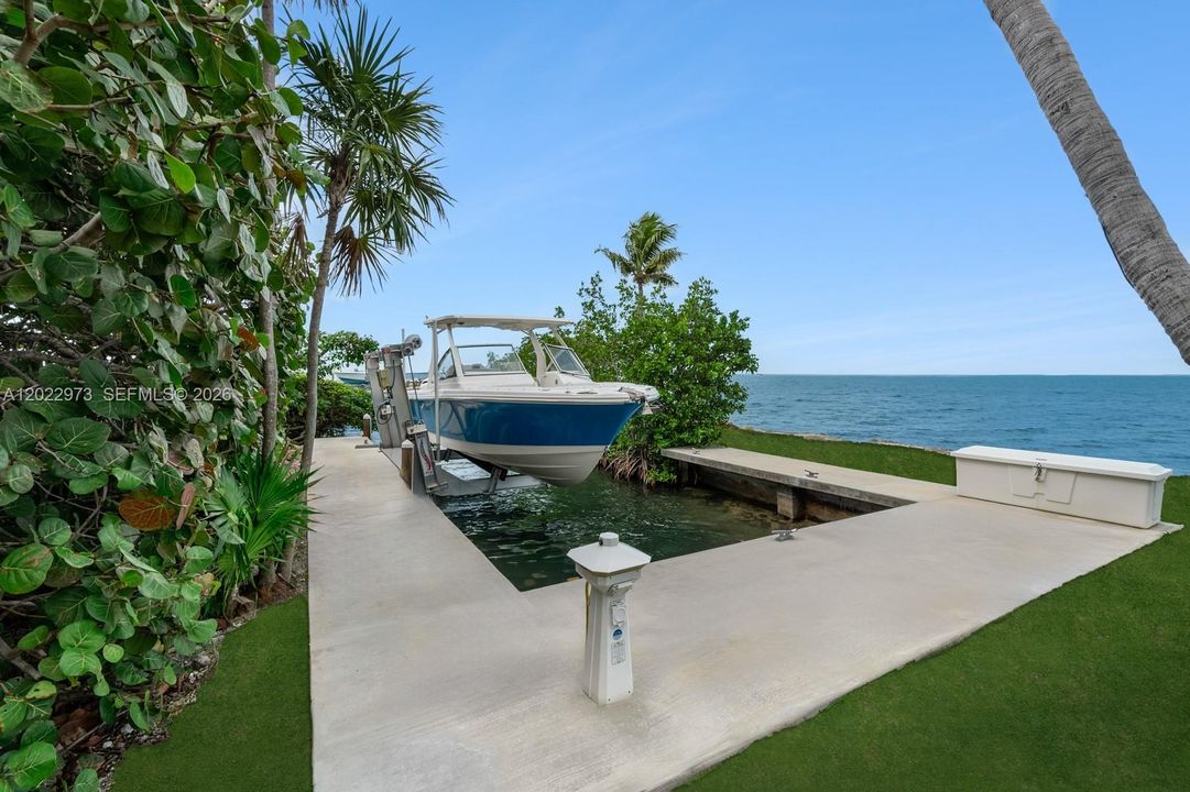 For Sale: $25,000,000 (7 beds, 10 baths, 8288 Square Feet)