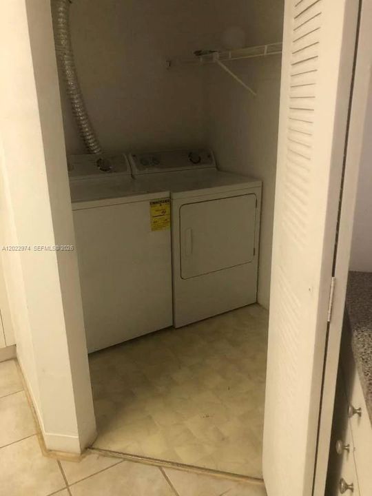 На продажу: $286,000 (2 спален, 2 ванн, 1004 Квадратных фут)
