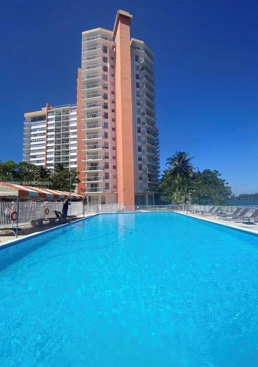 En Venta: $180,000 (1 camas, 2 baños, 861 Pies cuadrados)