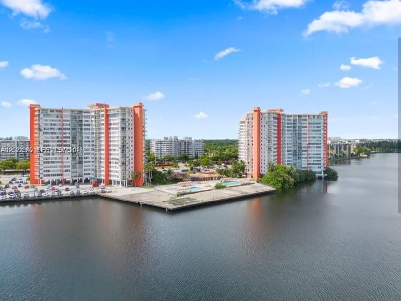 En Venta: $180,000 (1 camas, 2 baños, 861 Pies cuadrados)