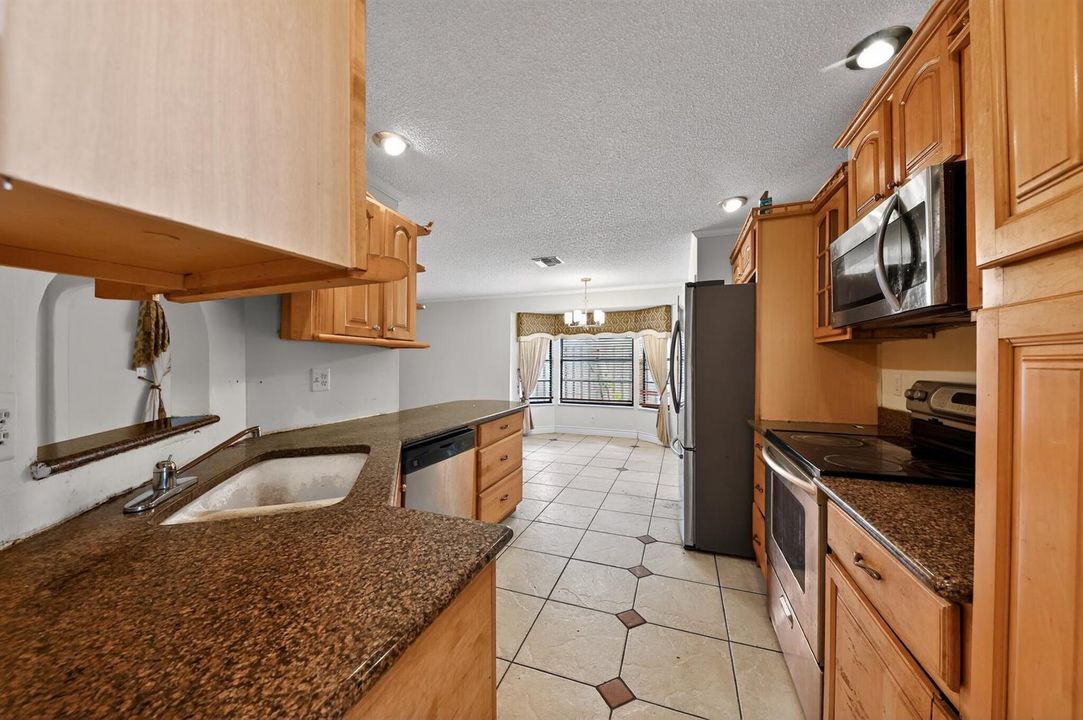 24_8421_Winnipesaukee_Way-Kitchen-0034