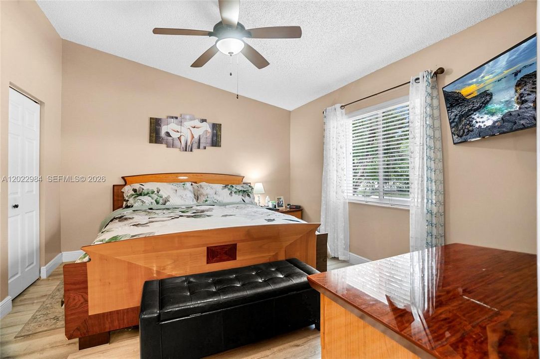 For Sale: $429,900 (3 beds, 3 baths, 1468 Square Feet)