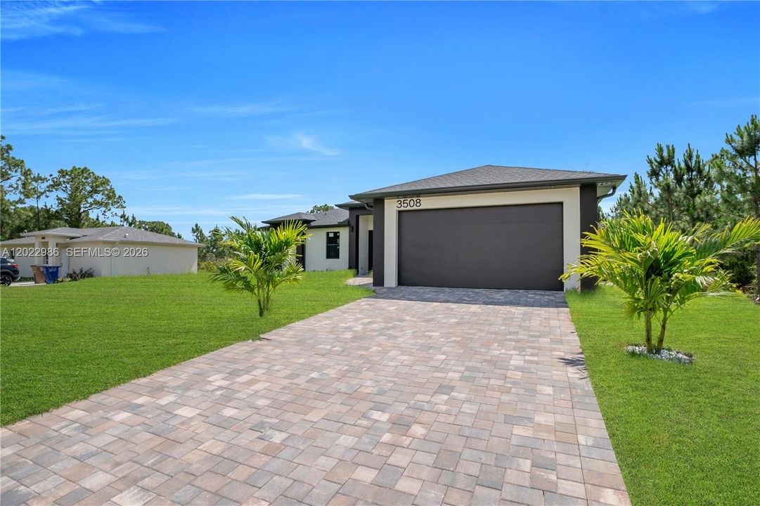 For Sale: $389,900 (4 beds, 3 baths, 1778 Square Feet)