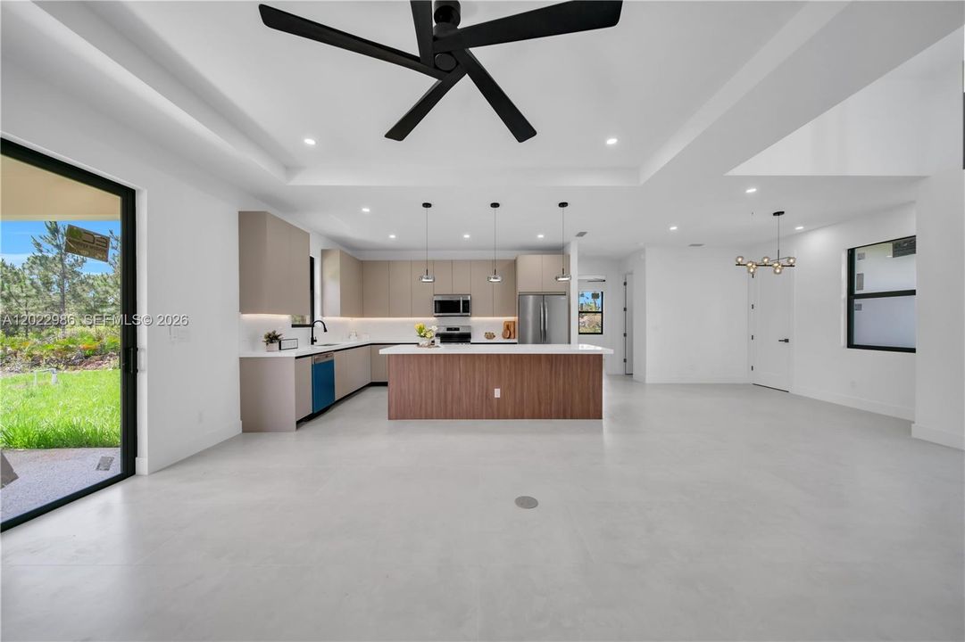 For Sale: $389,900 (4 beds, 3 baths, 1778 Square Feet)