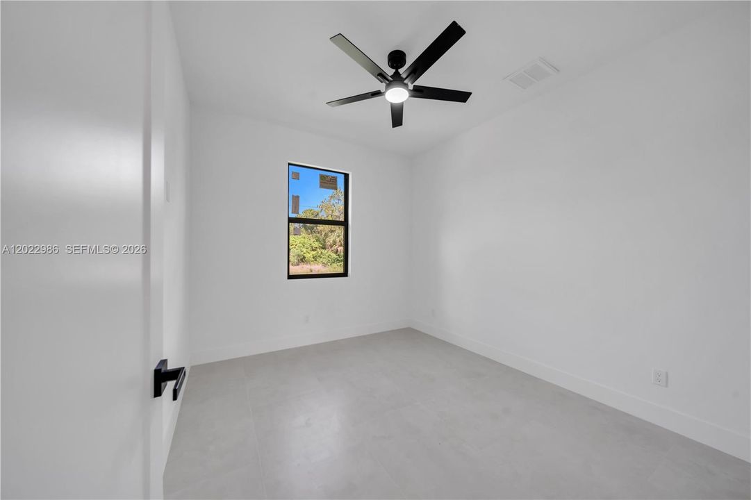 For Sale: $389,900 (4 beds, 3 baths, 1778 Square Feet)