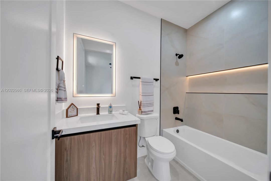 For Sale: $389,900 (4 beds, 3 baths, 1778 Square Feet)