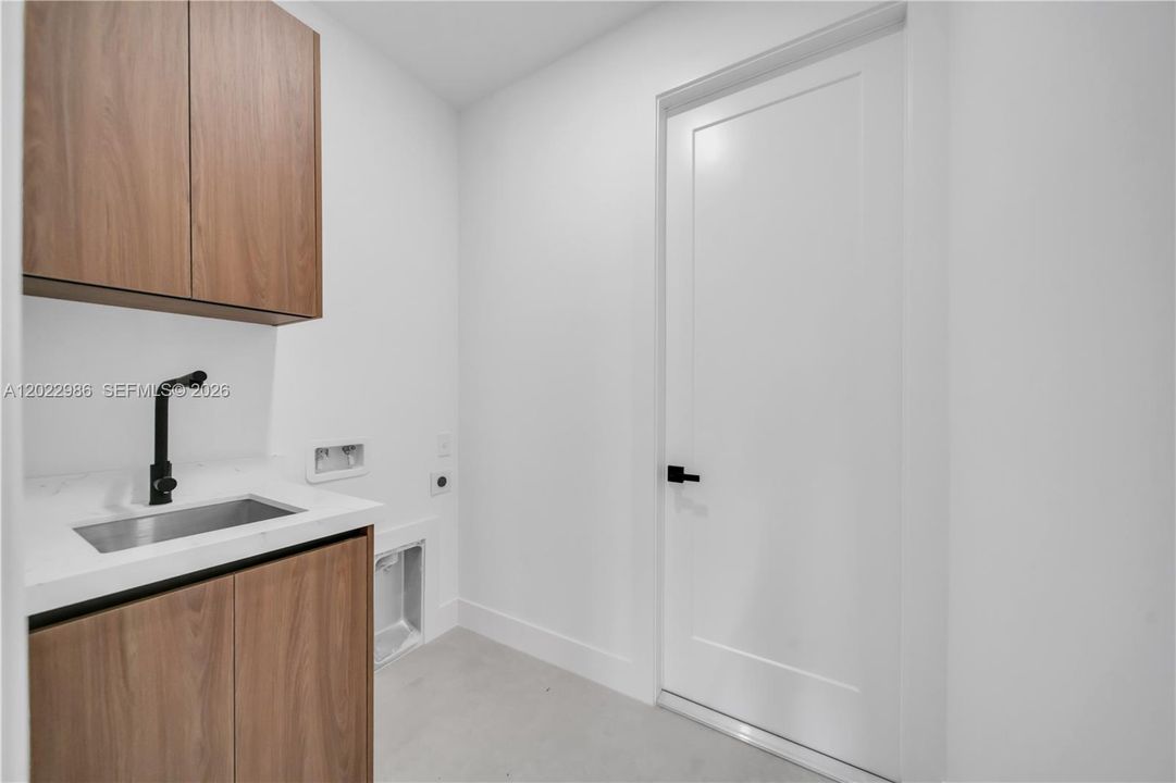 For Sale: $389,900 (4 beds, 3 baths, 1778 Square Feet)