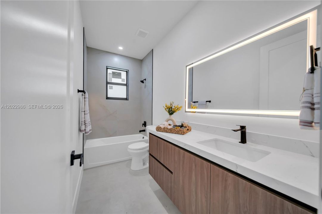 For Sale: $389,900 (4 beds, 3 baths, 1778 Square Feet)