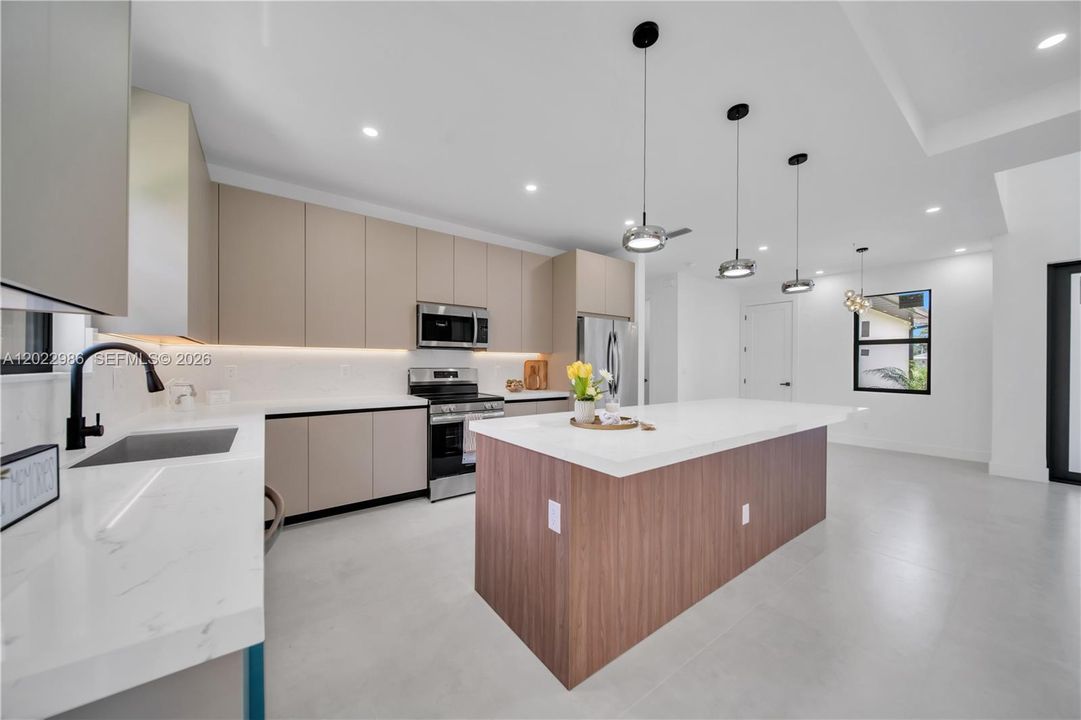 For Sale: $389,900 (4 beds, 3 baths, 1778 Square Feet)