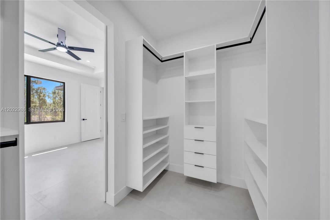 For Sale: $389,900 (4 beds, 3 baths, 1778 Square Feet)