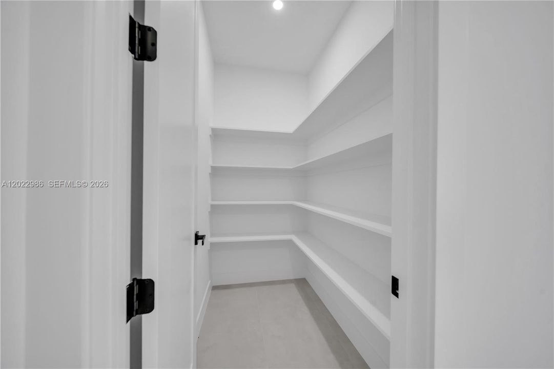 For Sale: $389,900 (4 beds, 3 baths, 1778 Square Feet)