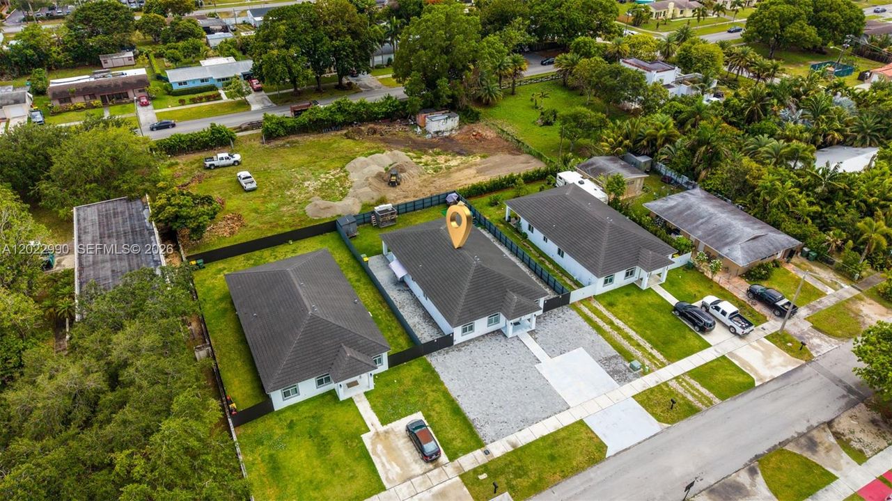 En Venta: $685,000 (4 camas, 2 baños, 2301 Pies cuadrados)