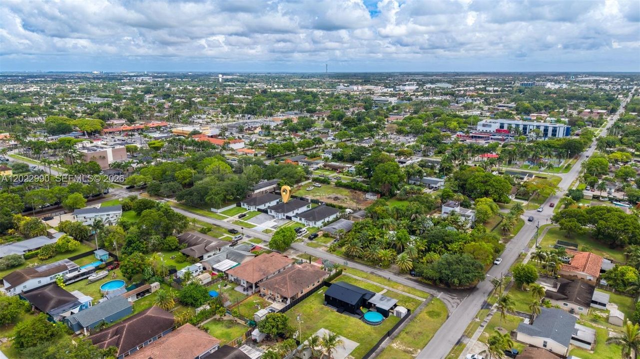 En Venta: $685,000 (4 camas, 2 baños, 2301 Pies cuadrados)