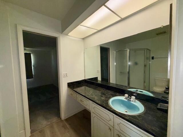 Master Vanity