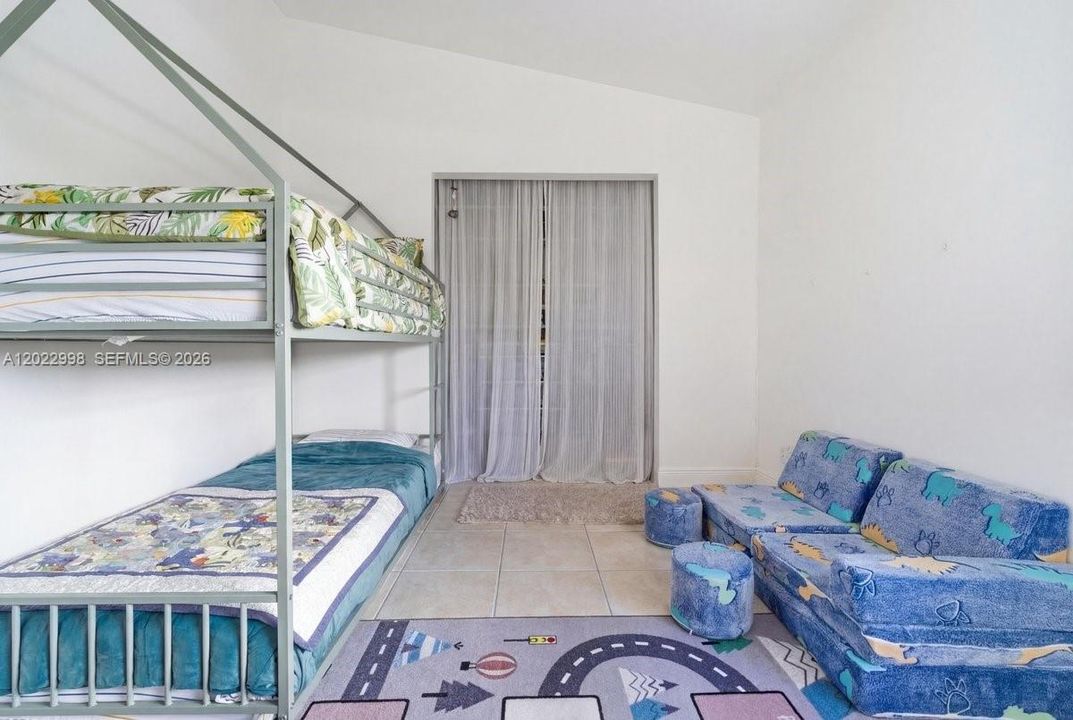 Activo con contrato: $3,800 (3 camas, 2 baños, 1460 Pies cuadrados)