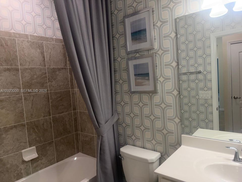 En Renta: $2,450 (3 camas, 3 baños, 1852 Pies cuadrados)