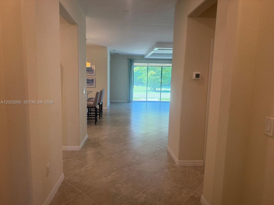 En Renta: $2,450 (3 camas, 3 baños, 1852 Pies cuadrados)
