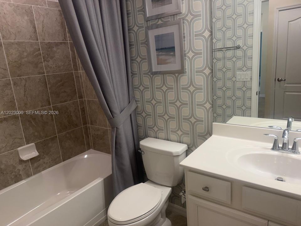 En Renta: $2,450 (3 camas, 3 baños, 1852 Pies cuadrados)