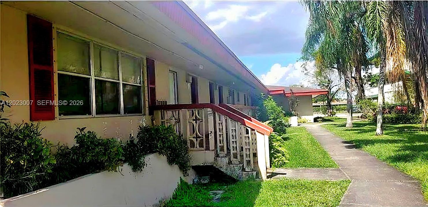 For Sale: $150,000 (2 beds, 2 baths, 1066 Square Feet)