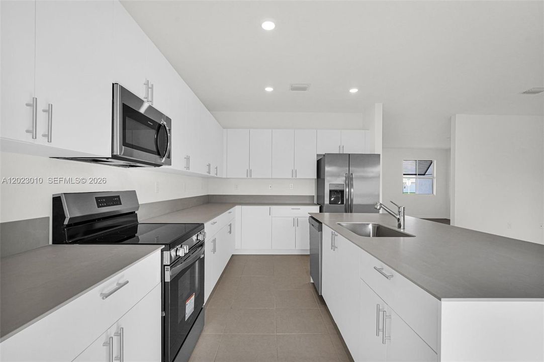 For Rent: $3,900 (4 beds, 3 baths, 2412 Square Feet)