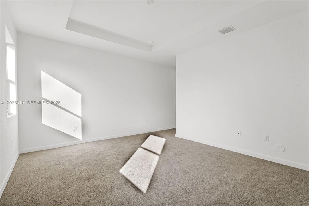 For Rent: $3,900 (4 beds, 3 baths, 2412 Square Feet)