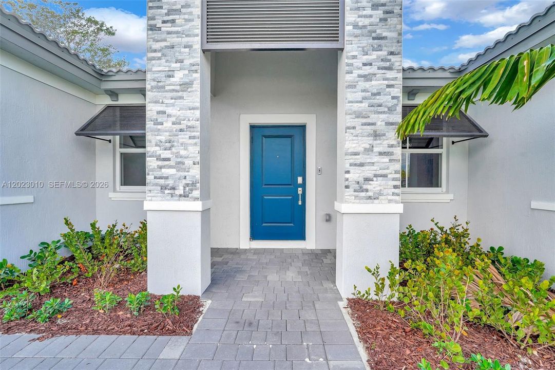 For Rent: $3,900 (4 beds, 3 baths, 2412 Square Feet)