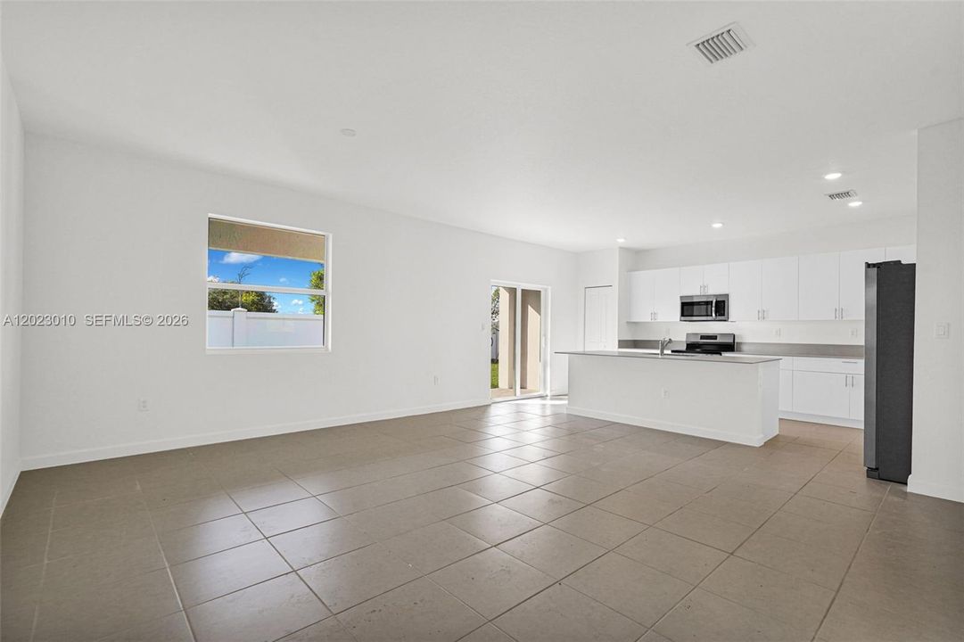For Rent: $3,900 (4 beds, 3 baths, 2412 Square Feet)