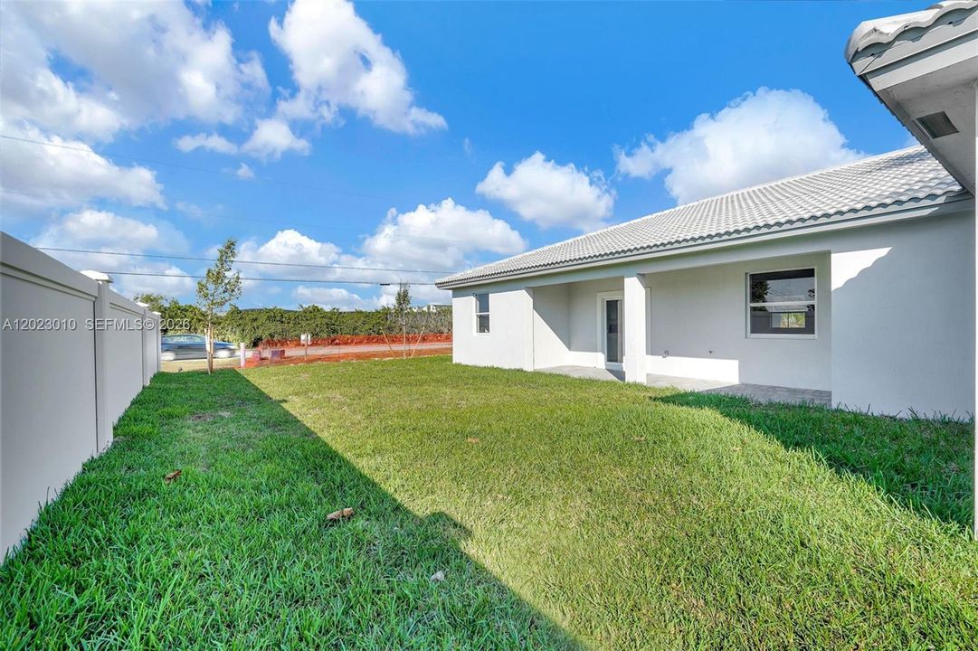 For Rent: $3,900 (4 beds, 3 baths, 2412 Square Feet)