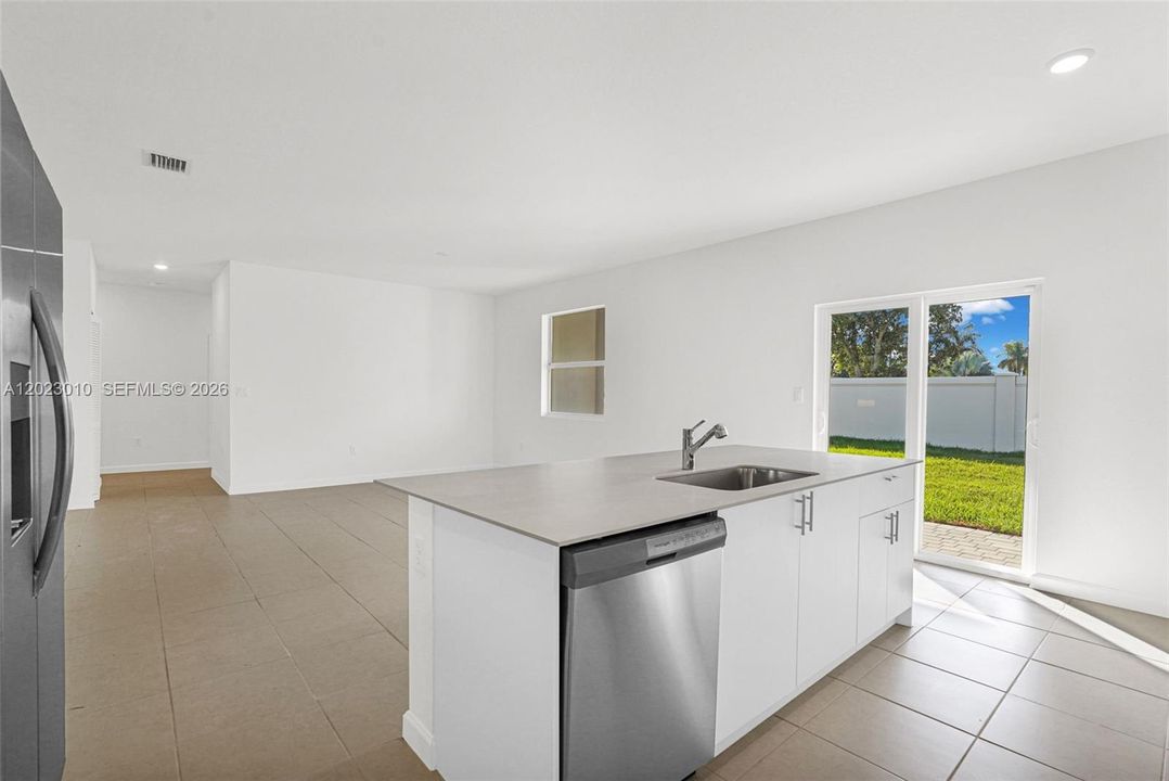 For Rent: $3,900 (4 beds, 3 baths, 2412 Square Feet)