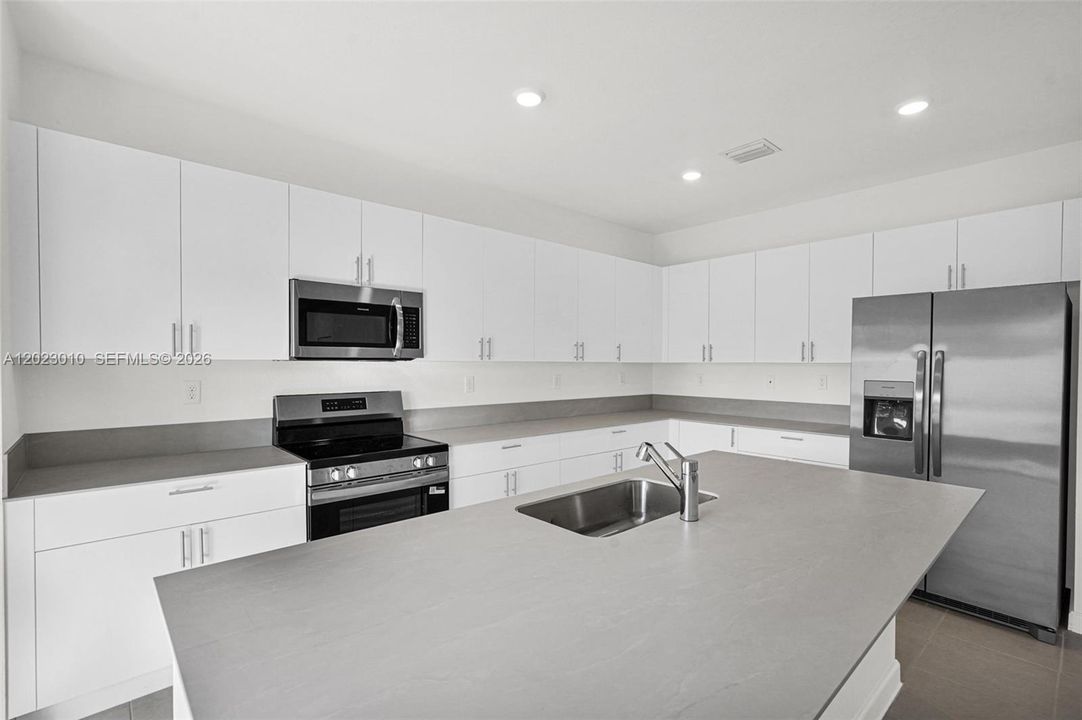 For Rent: $3,900 (4 beds, 3 baths, 2412 Square Feet)