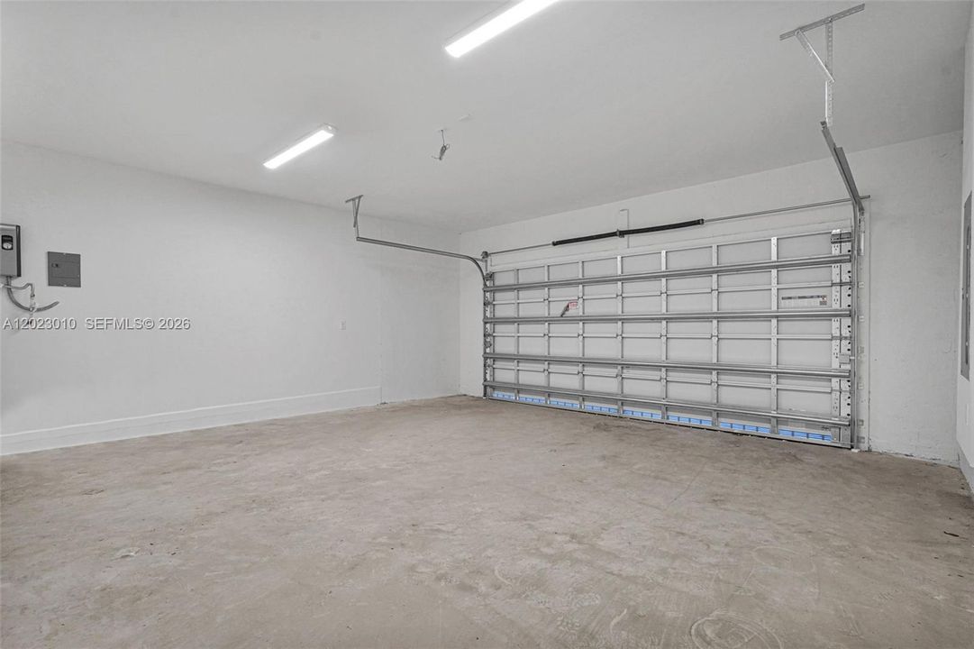 For Rent: $3,900 (4 beds, 3 baths, 2412 Square Feet)