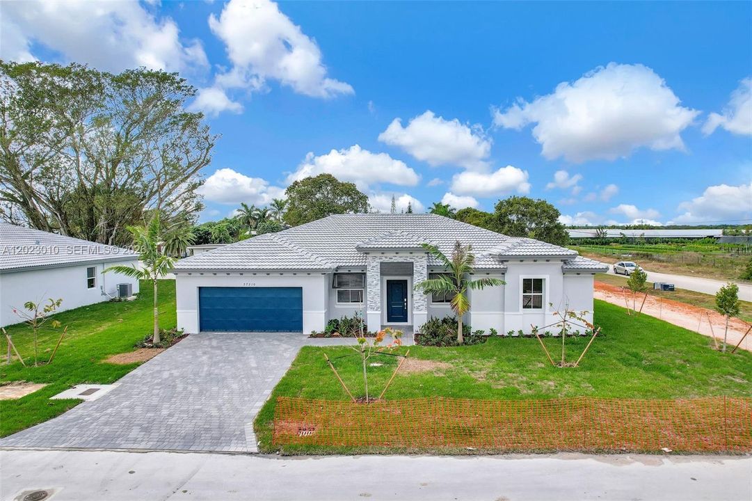 For Rent: $3,900 (4 beds, 3 baths, 2412 Square Feet)