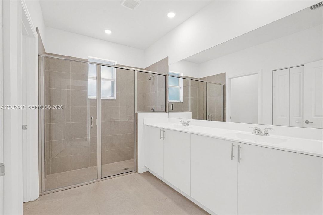 For Rent: $3,900 (4 beds, 3 baths, 2412 Square Feet)