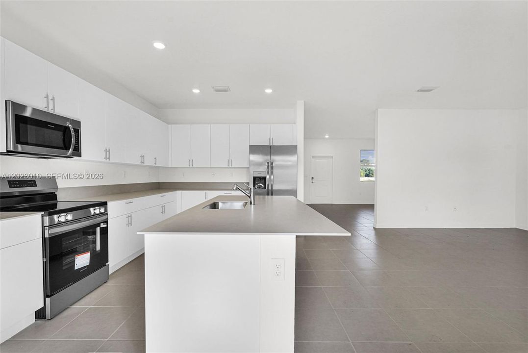 For Rent: $3,900 (4 beds, 3 baths, 2412 Square Feet)