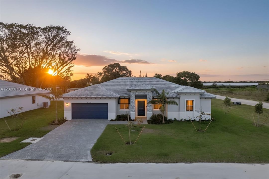 For Rent: $3,900 (4 beds, 3 baths, 2412 Square Feet)