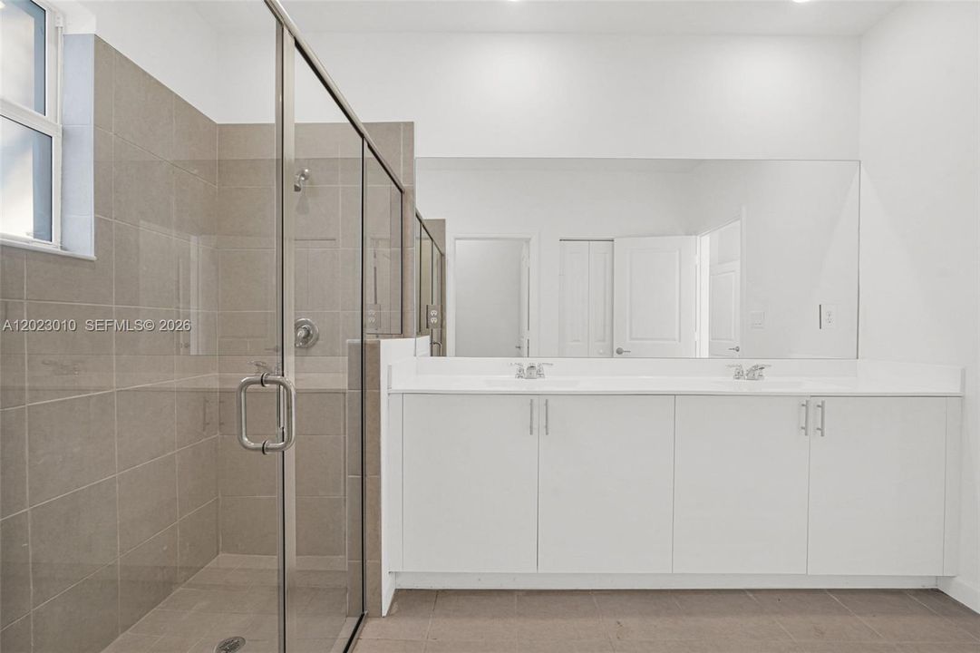 For Rent: $3,900 (4 beds, 3 baths, 2412 Square Feet)