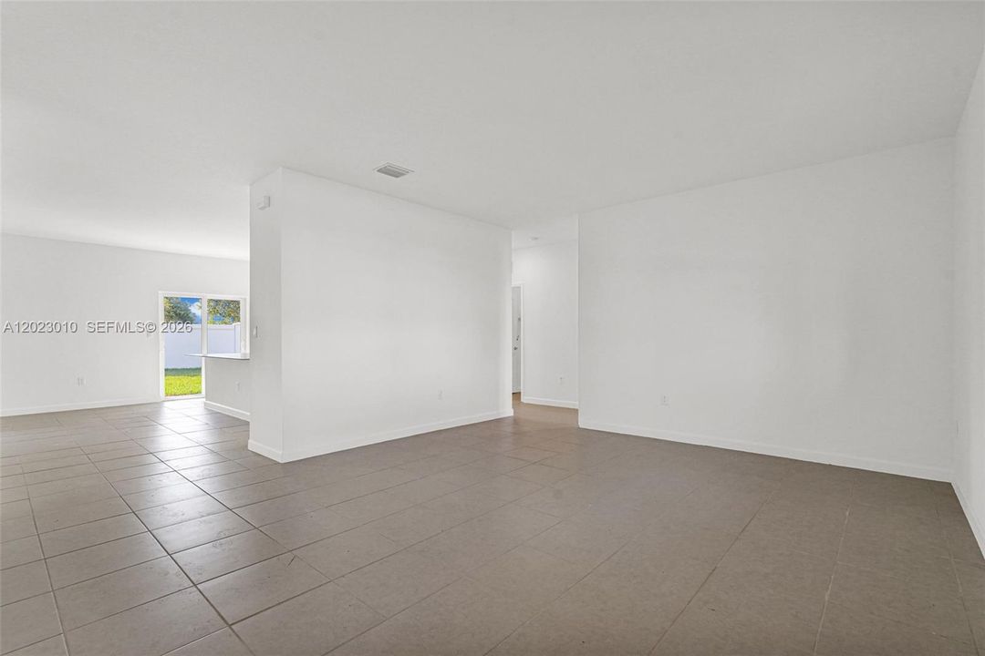 For Rent: $3,900 (4 beds, 3 baths, 2412 Square Feet)