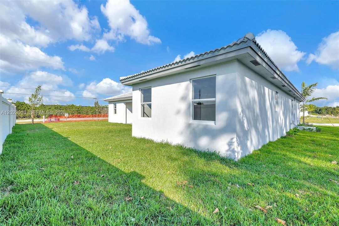 For Rent: $3,900 (4 beds, 3 baths, 2412 Square Feet)