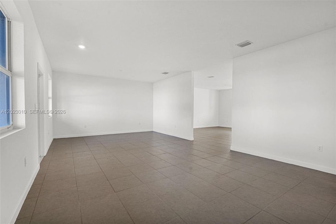 For Rent: $3,900 (4 beds, 3 baths, 2412 Square Feet)