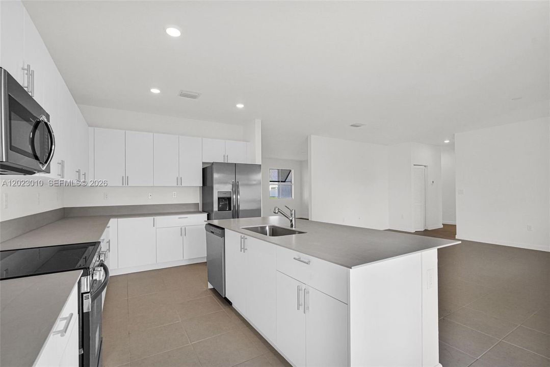 For Rent: $3,900 (4 beds, 3 baths, 2412 Square Feet)