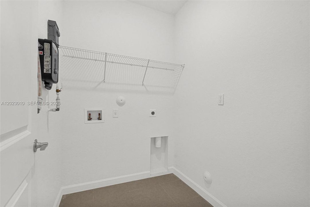 For Rent: $3,900 (4 beds, 3 baths, 2412 Square Feet)