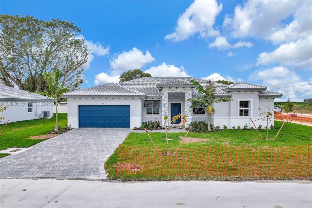 For Rent: $3,900 (4 beds, 3 baths, 2412 Square Feet)