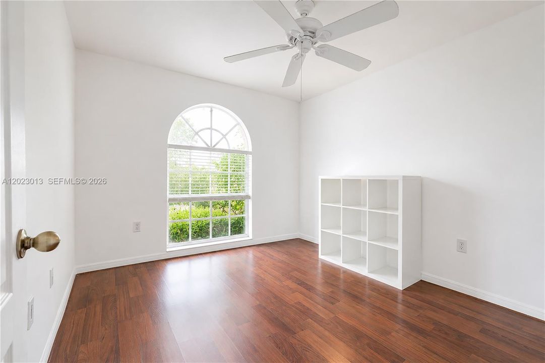 Activo con contrato: $750,000 (4 camas, 2 baños, 2166 Pies cuadrados)