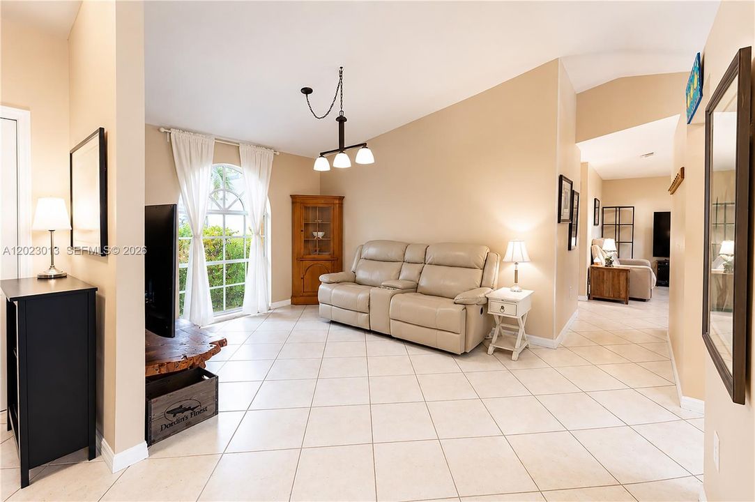 Activo con contrato: $750,000 (4 camas, 2 baños, 2166 Pies cuadrados)