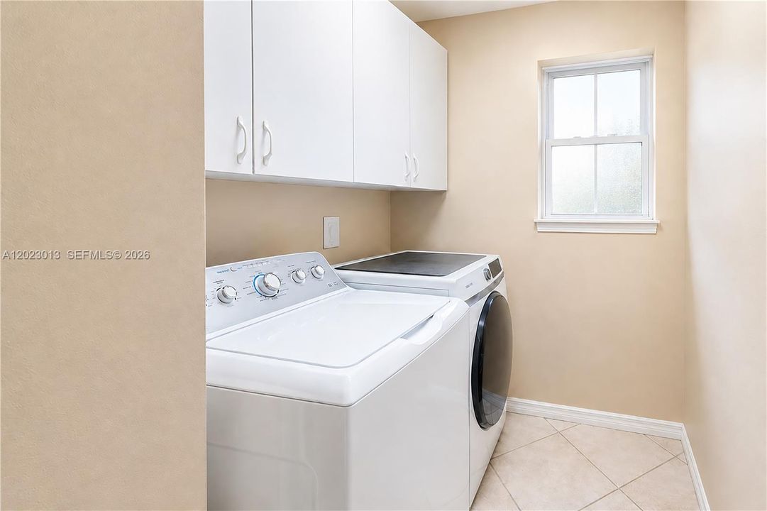 Activo con contrato: $750,000 (4 camas, 2 baños, 2166 Pies cuadrados)