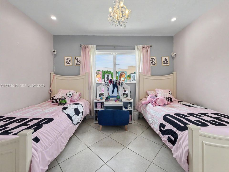 На продажу: $1,999,999 (3 спален, 2 ванн, 1191 Квадратных фут)