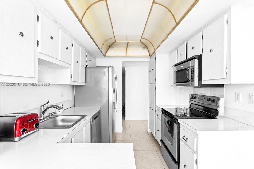 For Sale: $329,000 (2 beds, 2 baths, 1605 Square Feet)